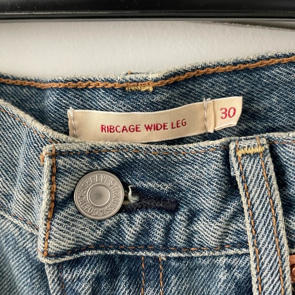 NWT Levi’s Women’s Light Blue Ribcage Wide Leg Jeans sz 30x34 - Picture 5 of 6